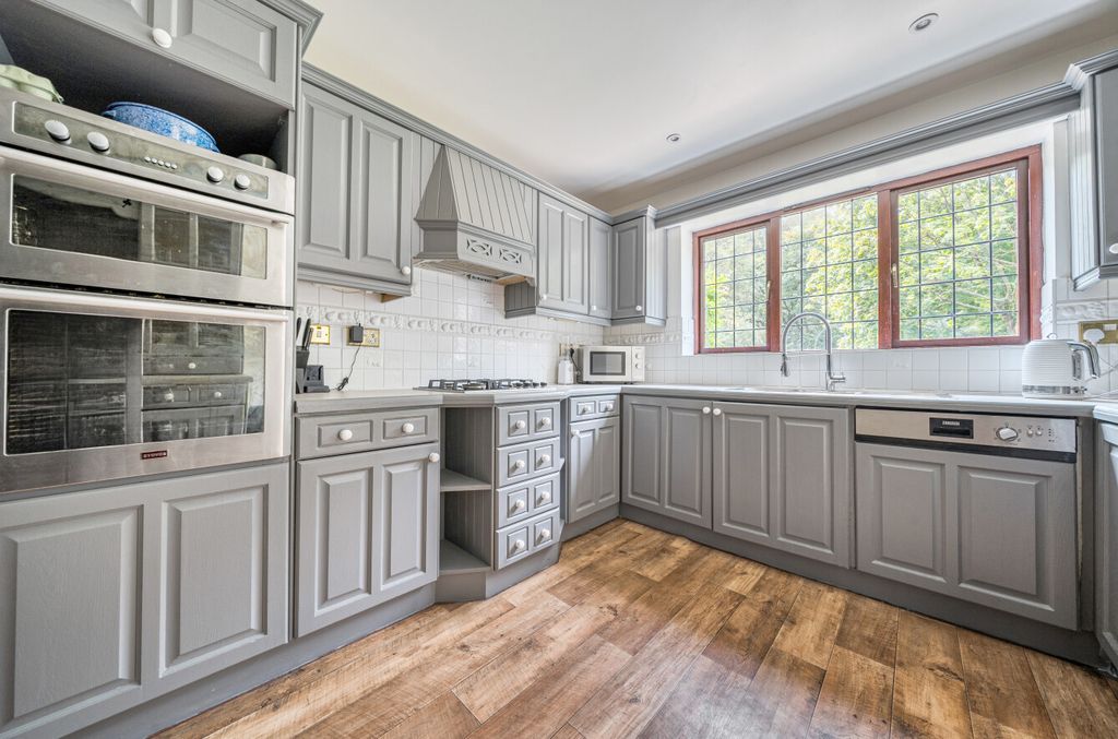 Property photo 3 of 26 1339811-55-689c8c...