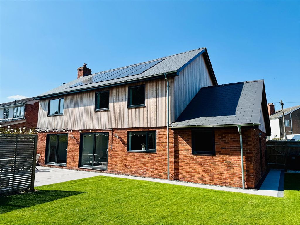 Property photo 3 of 31