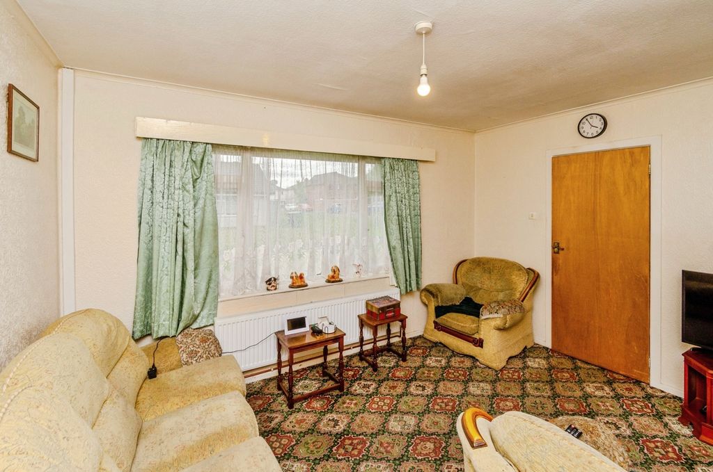 Property photo 2 of 17 Photo