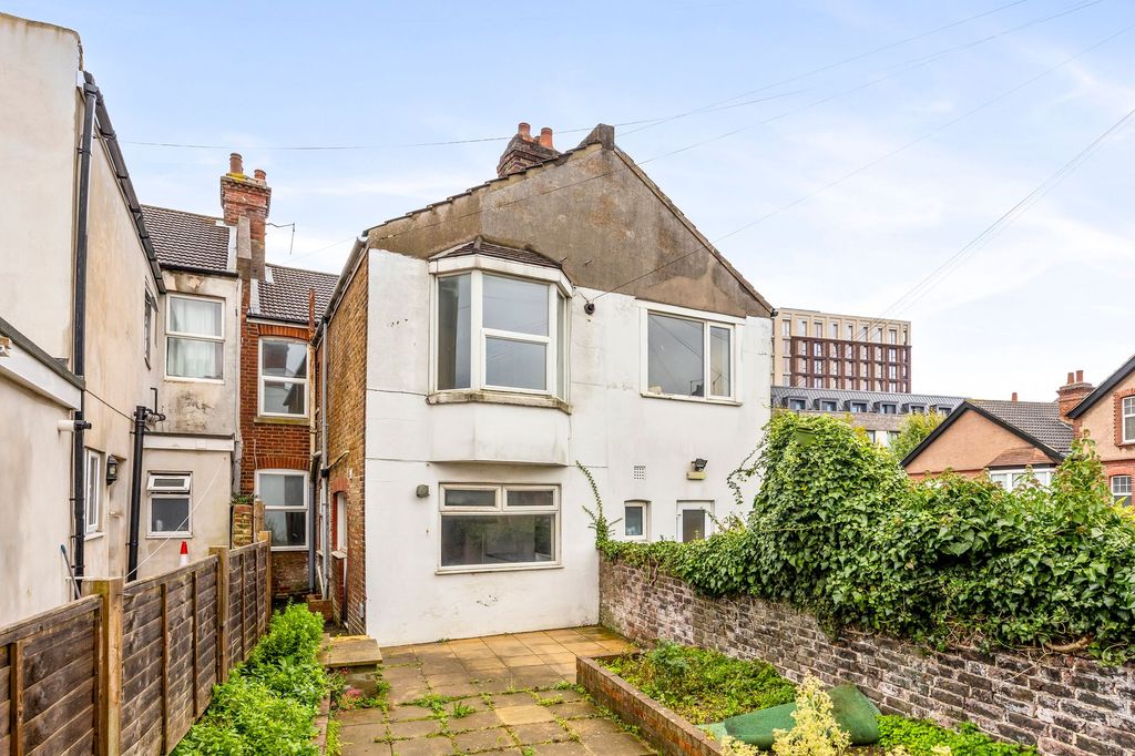 Property photo 2 of 19