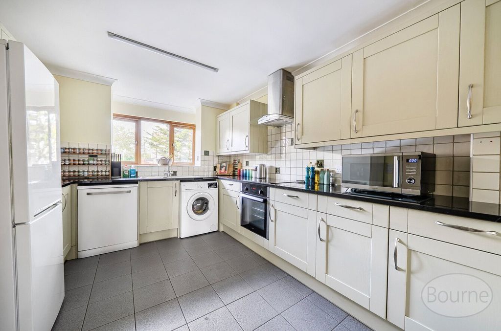 Property photo 2 of 26 Picture No. 14