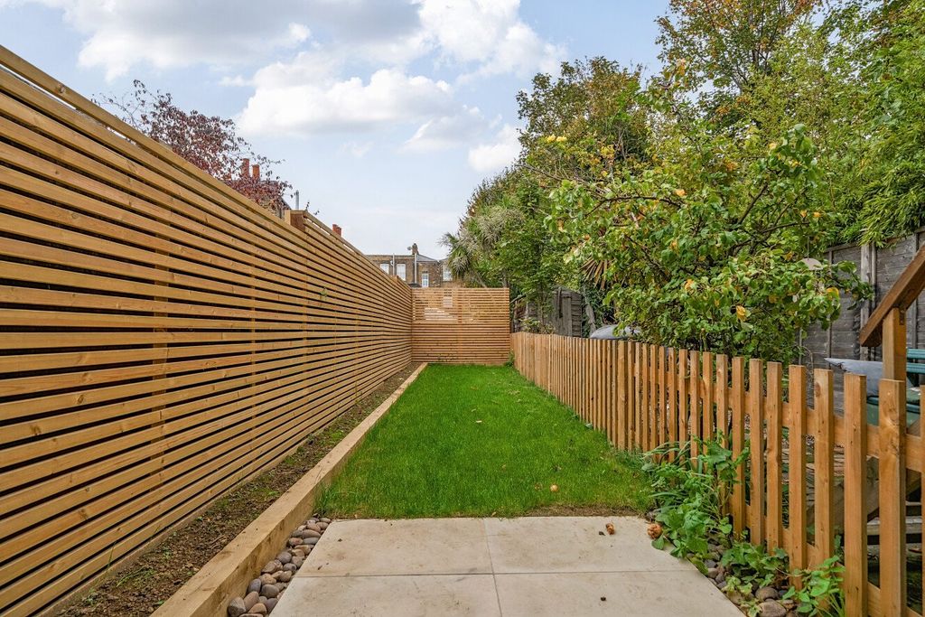 Property photo 2 of 17 Picture No. 12