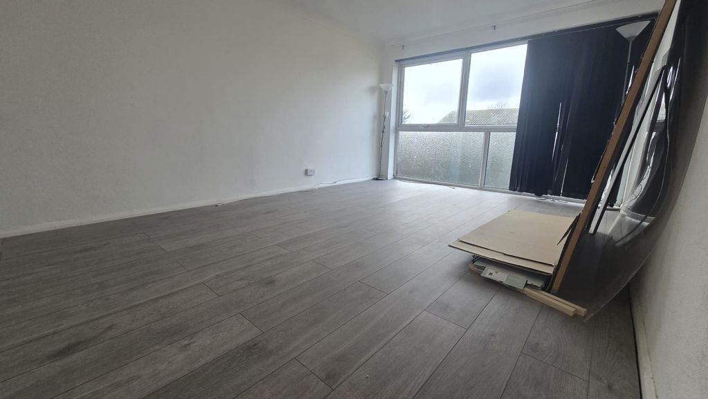 Property photo 3 of 7 Gallery