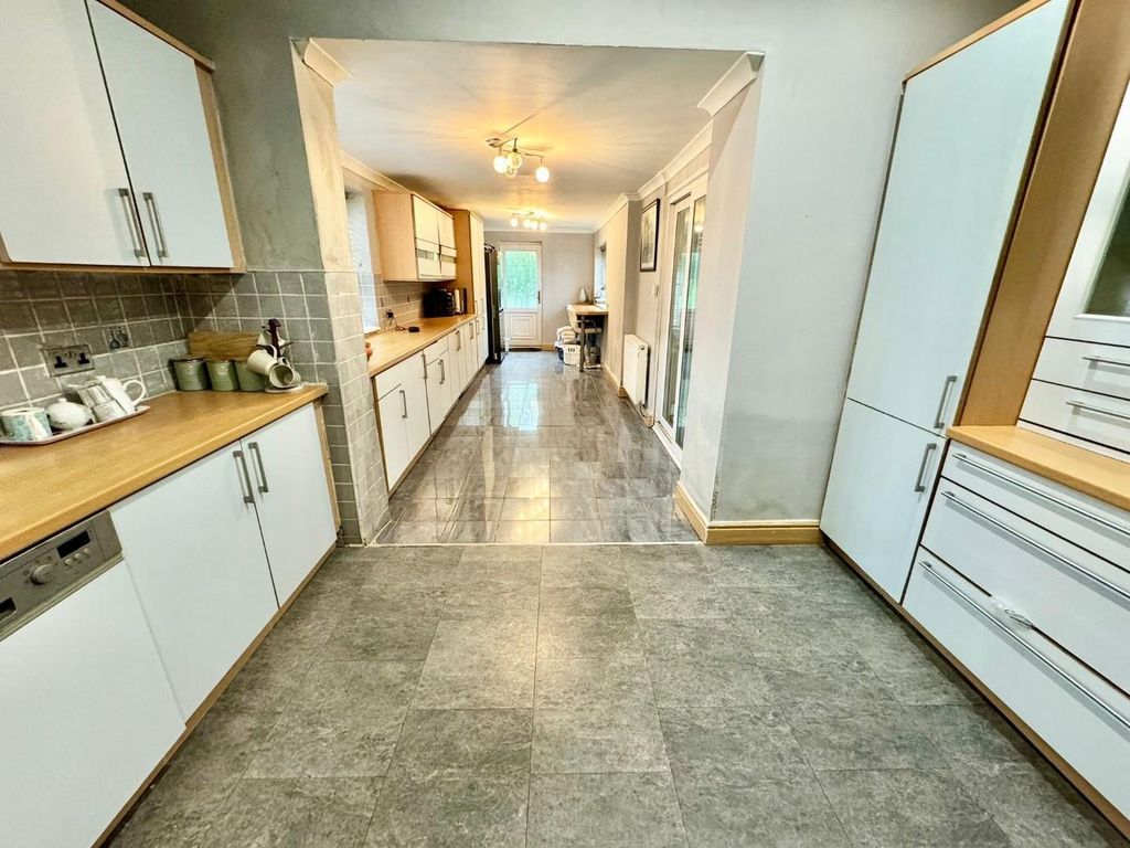 Property photo 3 of 16 Kitchen