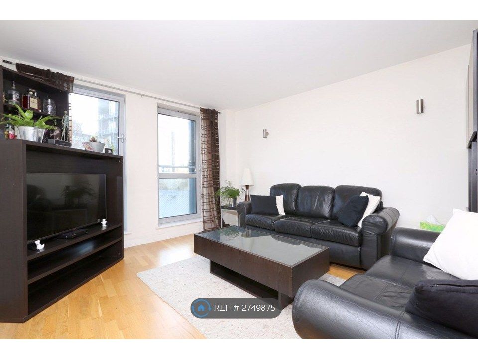 Property photo 3 of 14 Lounge