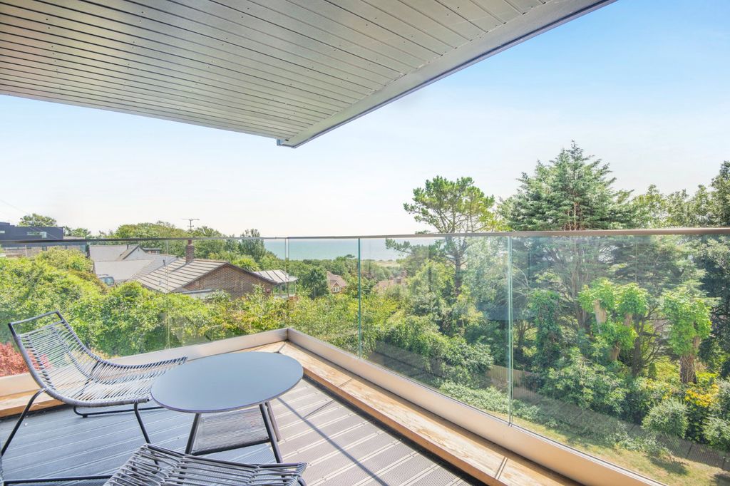 Property photo 3 of 19 Balcony
