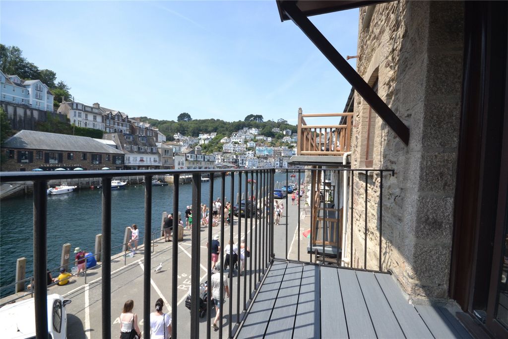 Property photo 2 of 10 Balcony & View 1