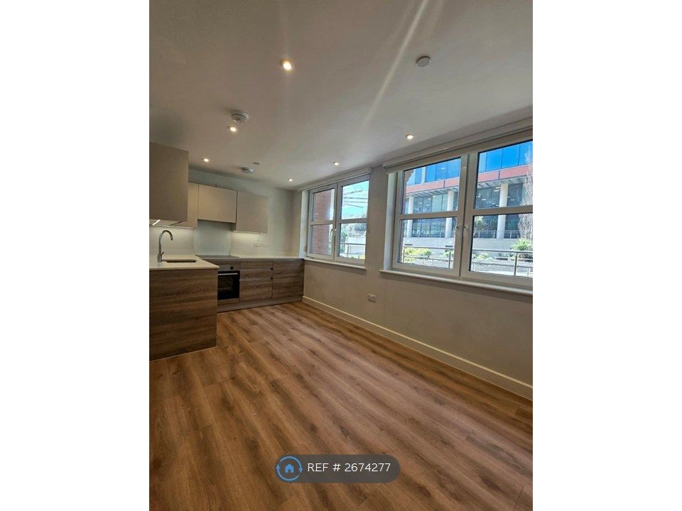 Property photo 1 of 11 Living Room