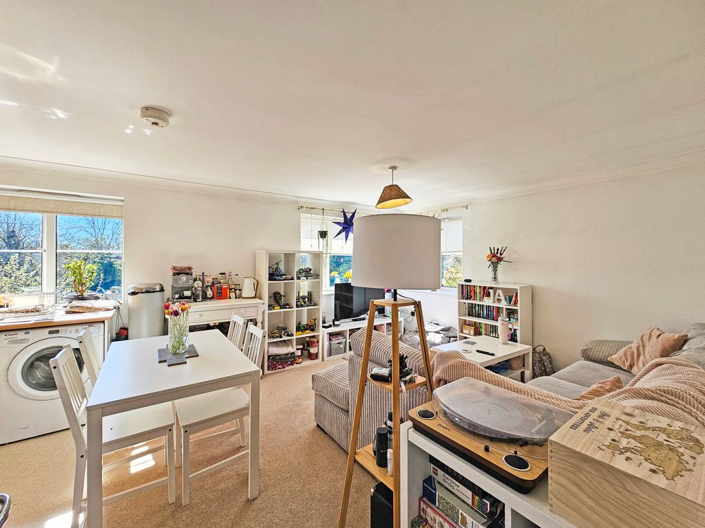 Property photo 2 of 8 1000135002