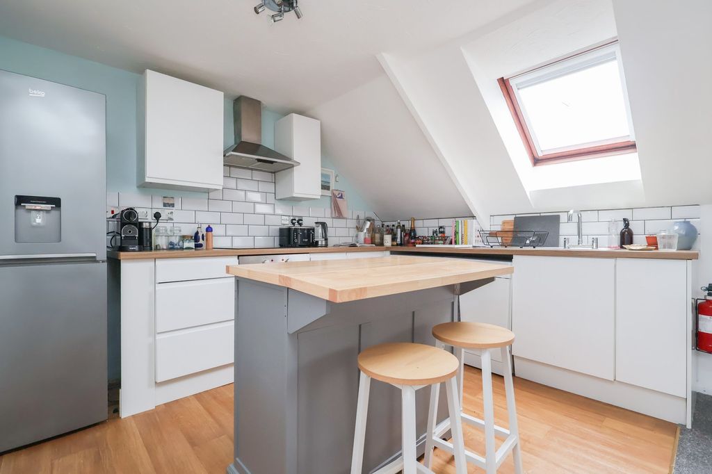 Property photo 3 of 25 Kitchen/Diner