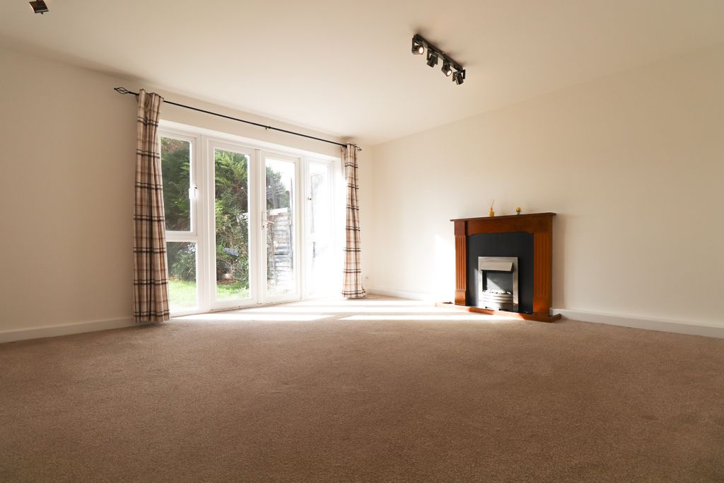 Property photo 3 of 27