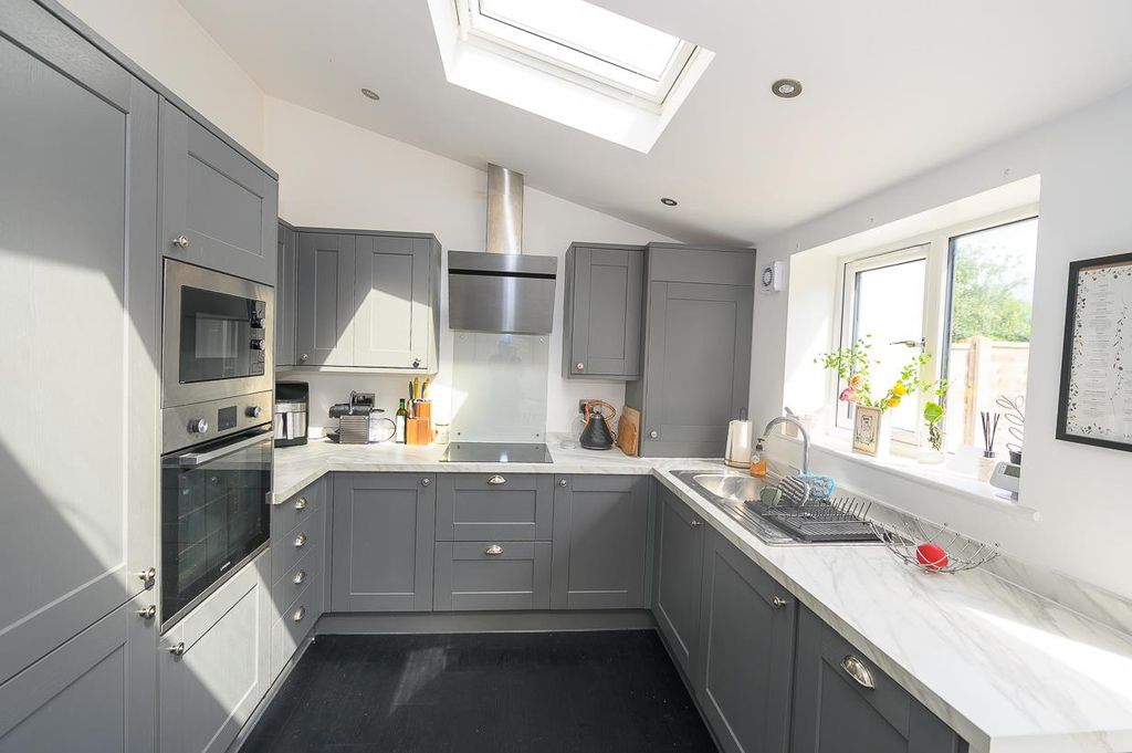 Property photo 3 of 16 Kitchen Pic 2.Jpg