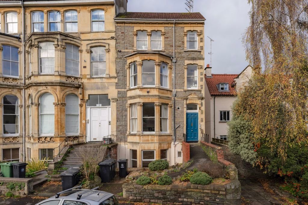 Property photo 1 of 10 External