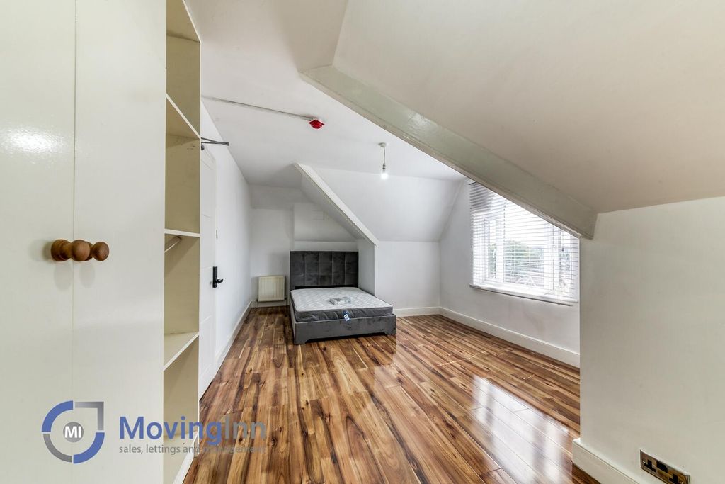 Property photo 2 of 12 Loft