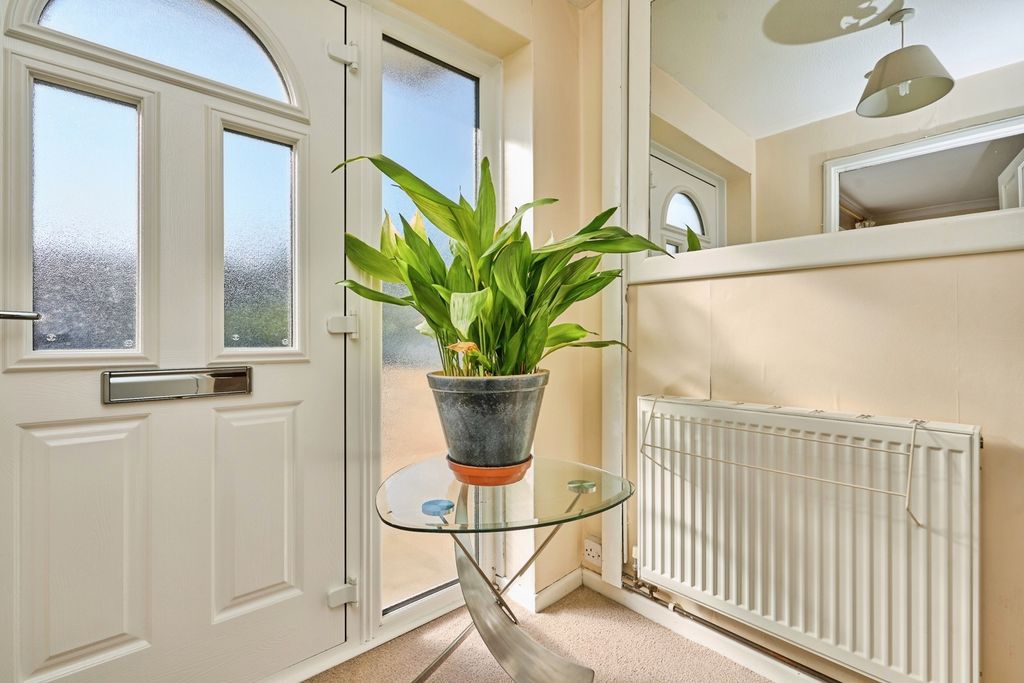Property photo 2 of 14 Entrance Hall