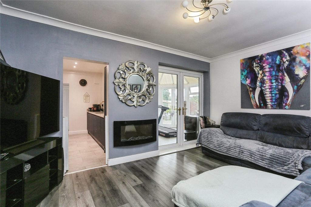 Property photo 2 of 21 Lounge