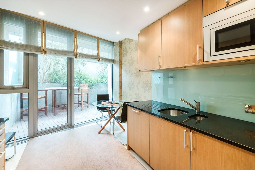 Property photo 2 of 8 Kitchen