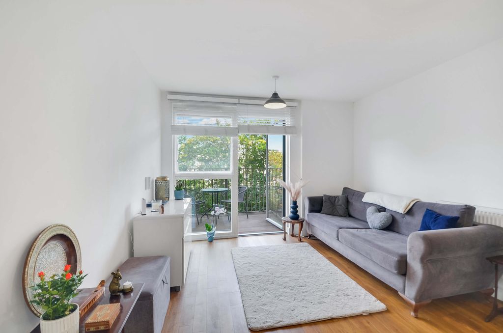 Property photo 1 of 10 Lounge Area (1).Jpg