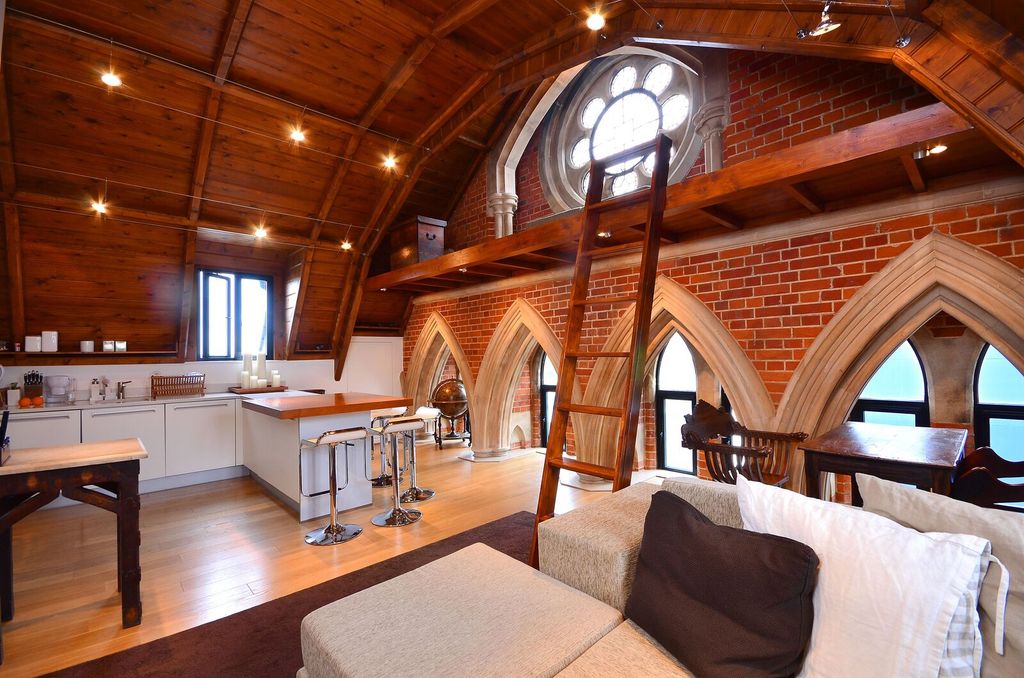 Property photo 1 of 8