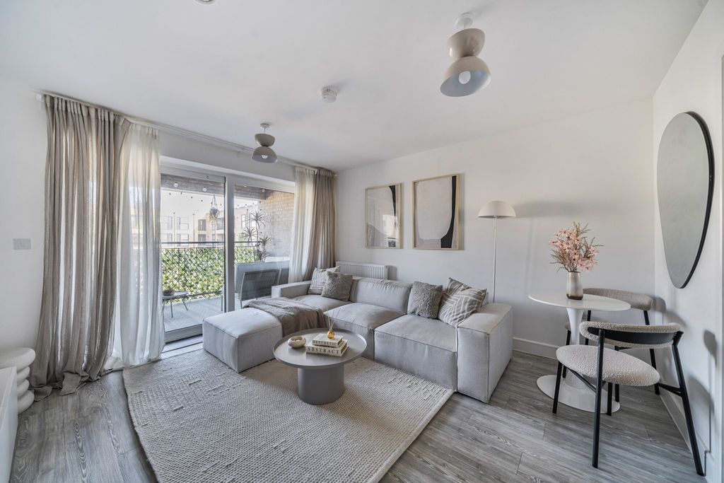 Property photo 1 of 20 1329005-8-6883495...