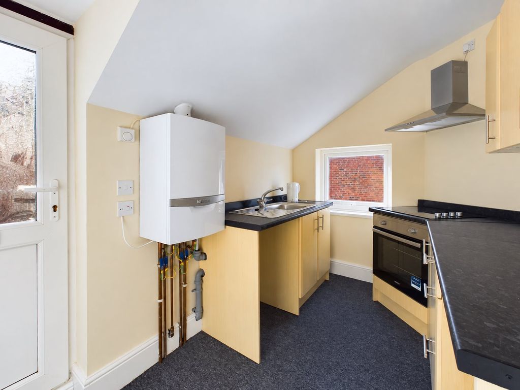 Property photo 3 of 11 Kitchen