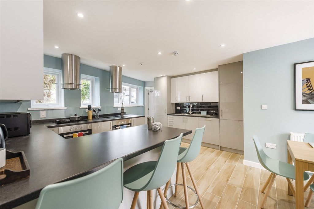 Property photo 3 of 8 Picture No. 13