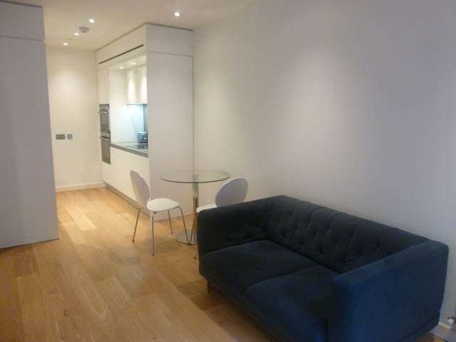 Property photo 2 of 7 Living 2