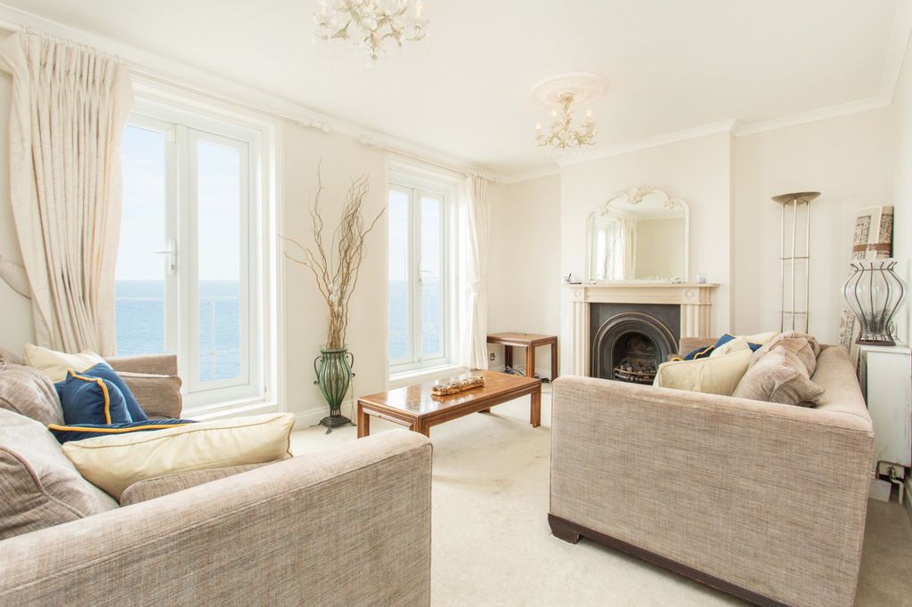 Property photo 2 of 16 Picture 2