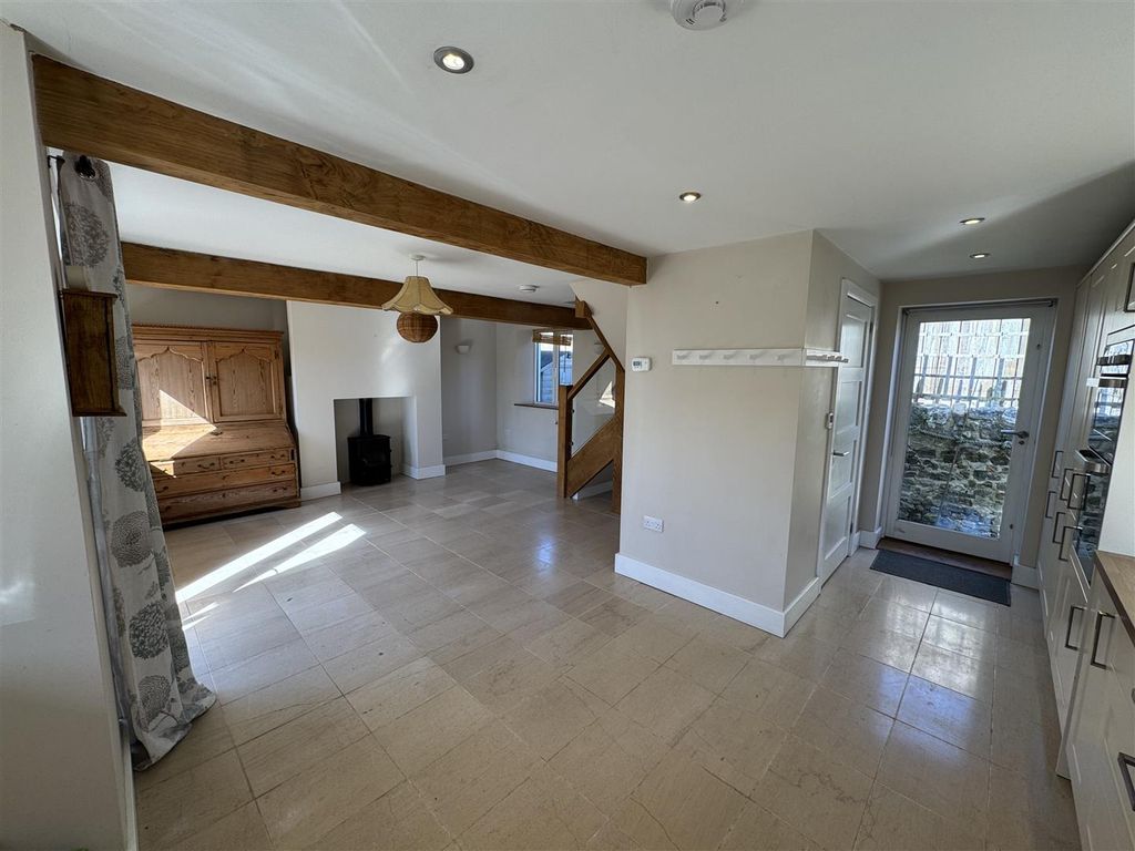 Property photo 3 of 17 Living Room/Kitchen