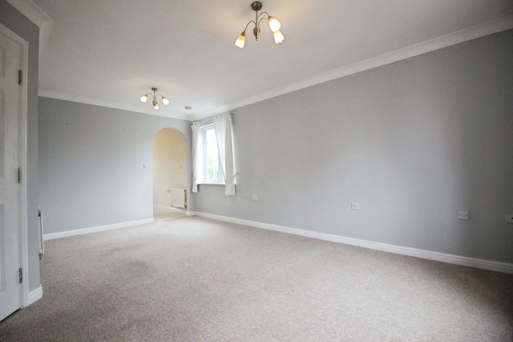 Property photo 3 of 13