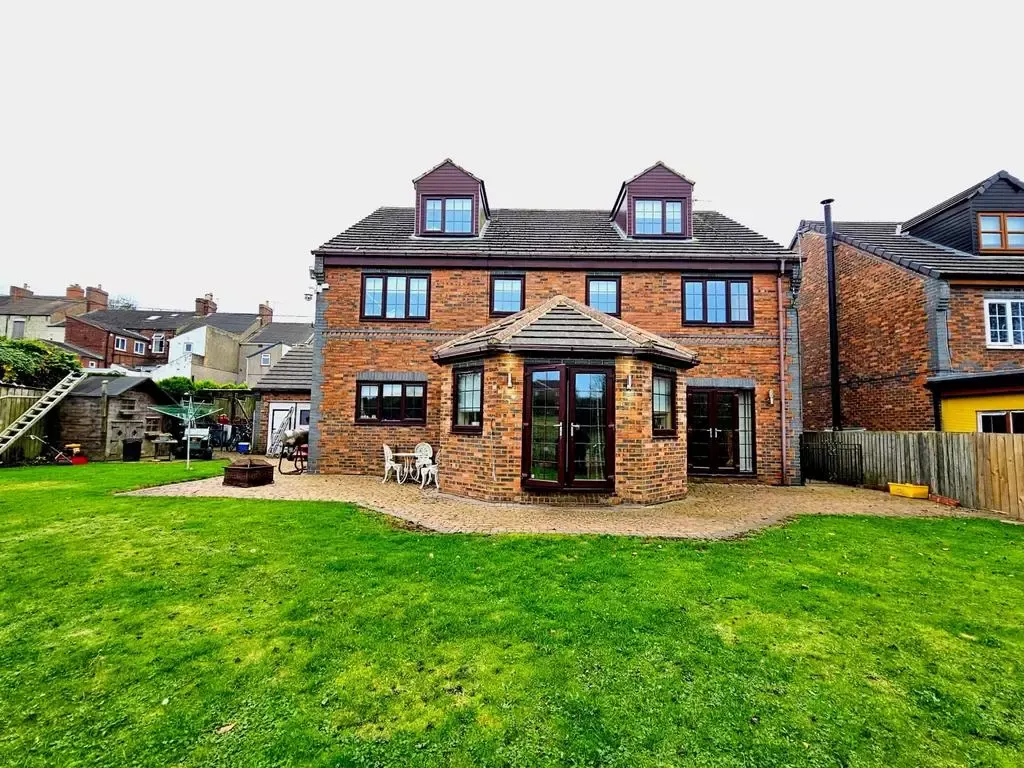 Property photo 1 of 3