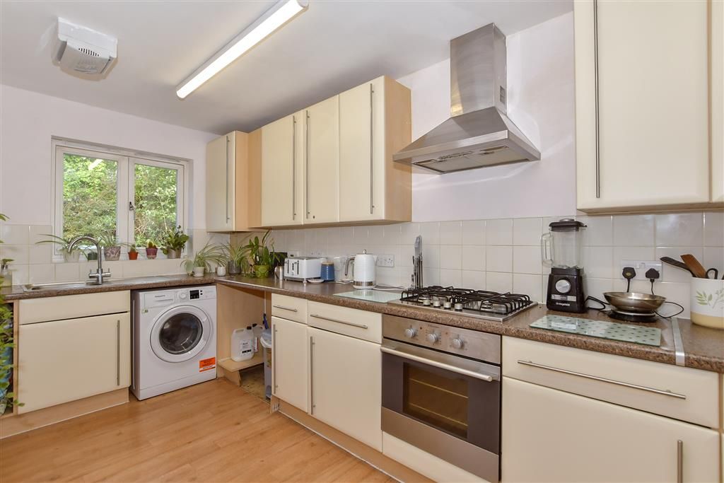 Property photo 3 of 9 Kitchen