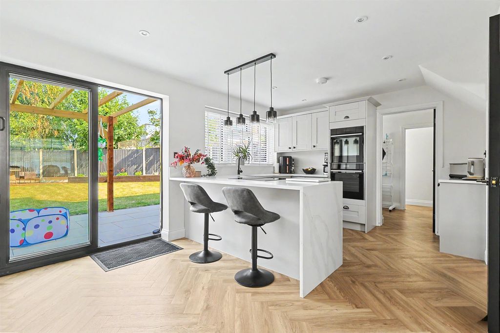 Property photo 3 of 38