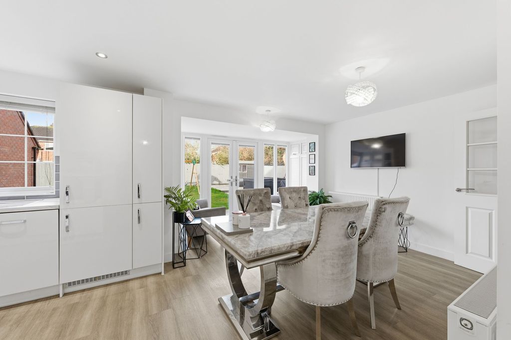 Property photo 3 of 31