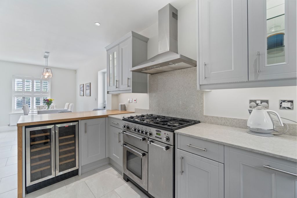 Property photo 2 of 24