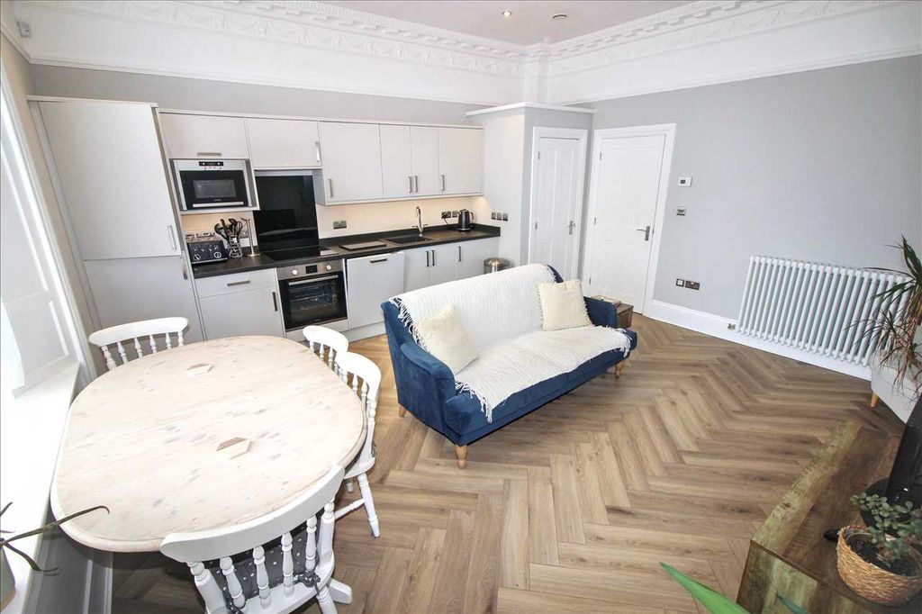 Property photo 3 of 14 Lounge / Kitchen Diner