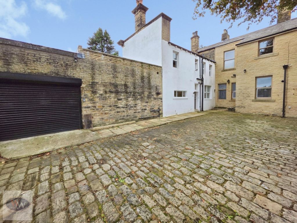 Property photo 2 of 34 Courtyard Access