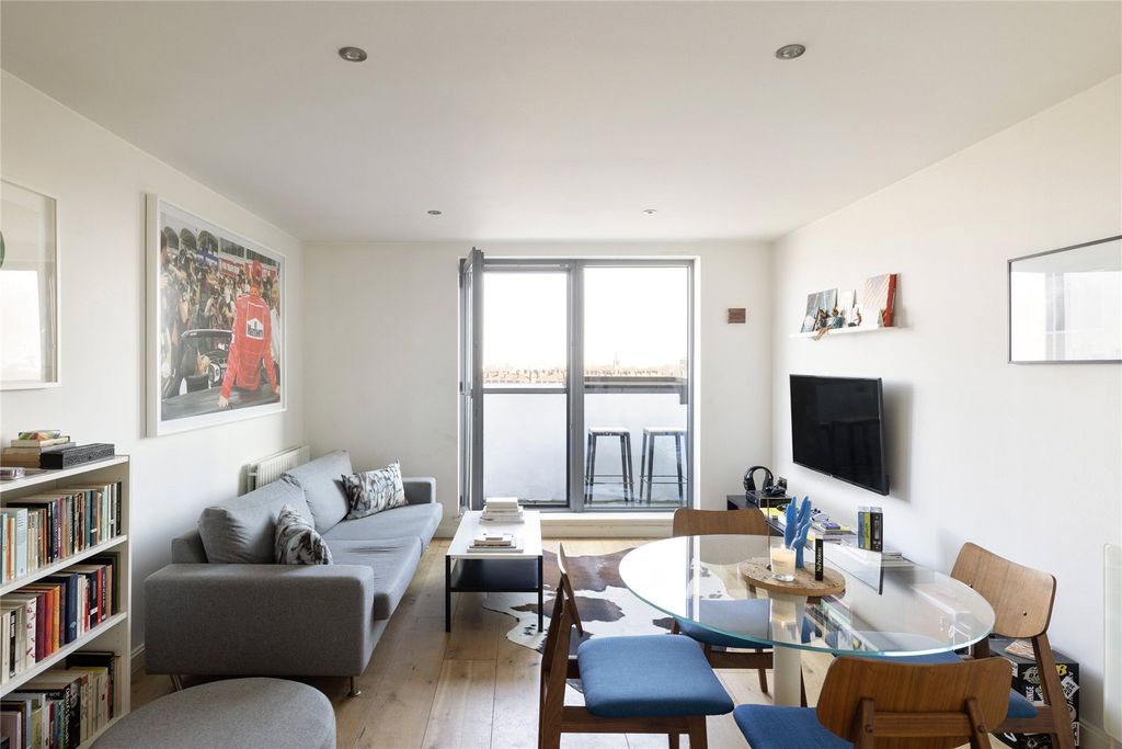 Property photo 2 of 13 Cordwainer House, E8