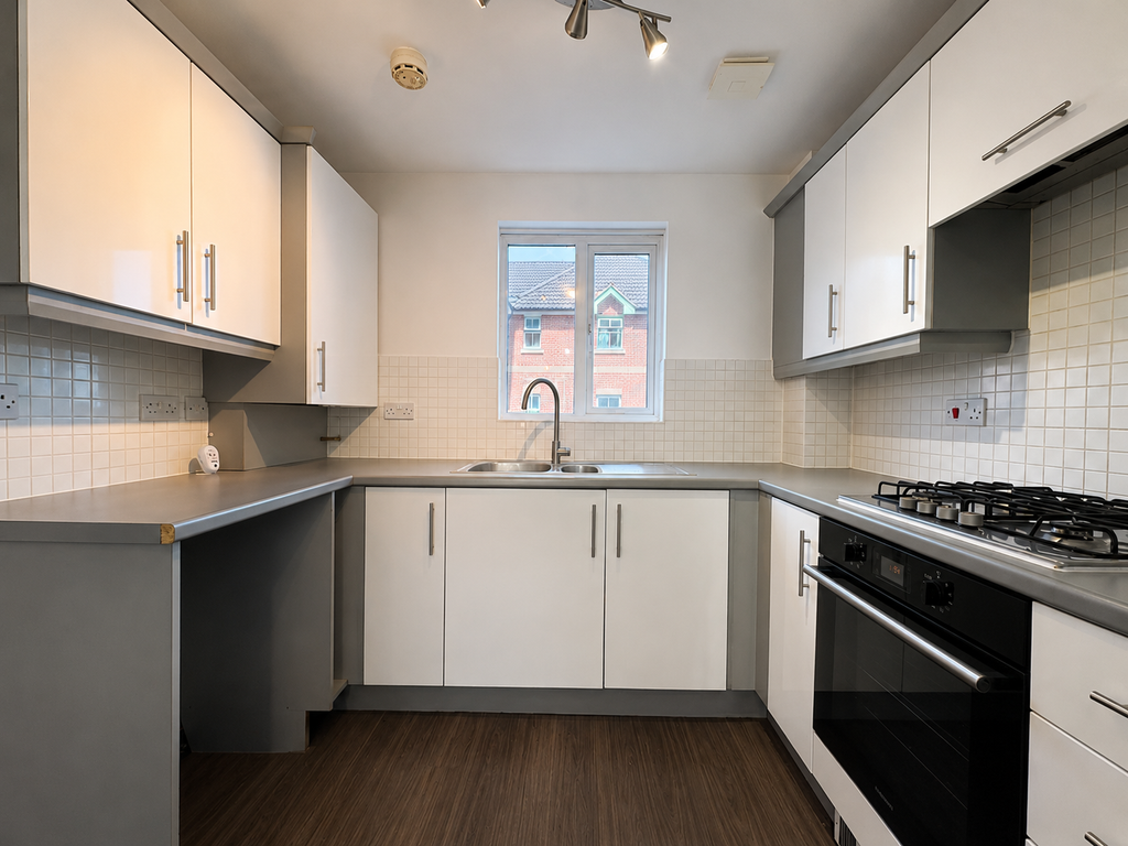 Property photo 2 of 8 Kitchen
