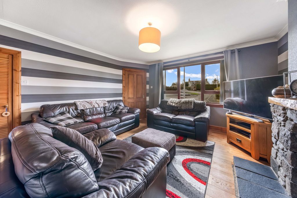 Property photo 2 of 30