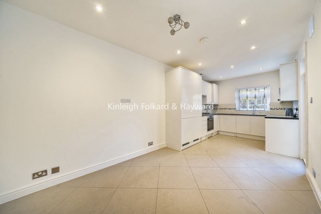 Property photo 1 of 16 56Bc6210-Ac6A-4Fdc-A