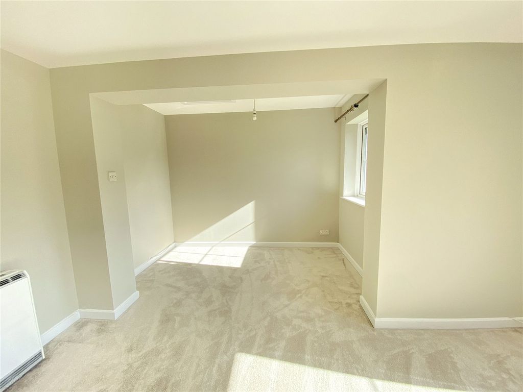 Property photo 3 of 6 Living Room