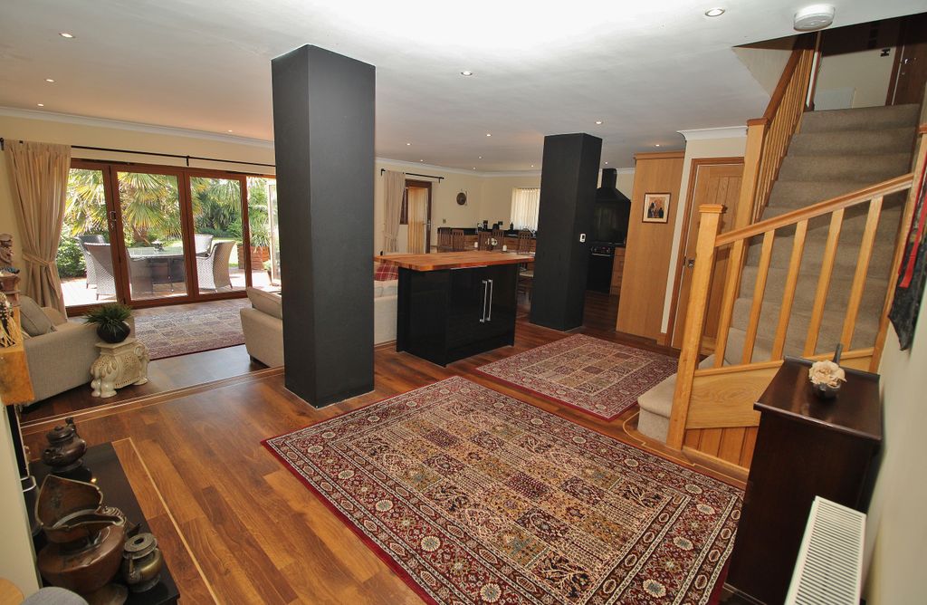 Property photo 2 of 36