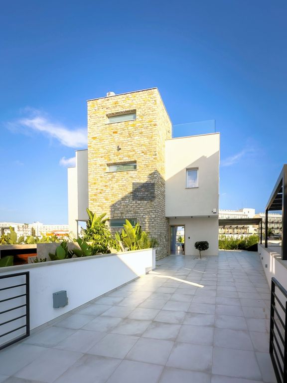 Property photo 1 of 36