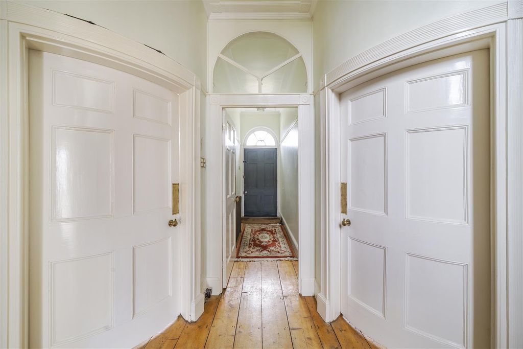 Property photo 3 of 28