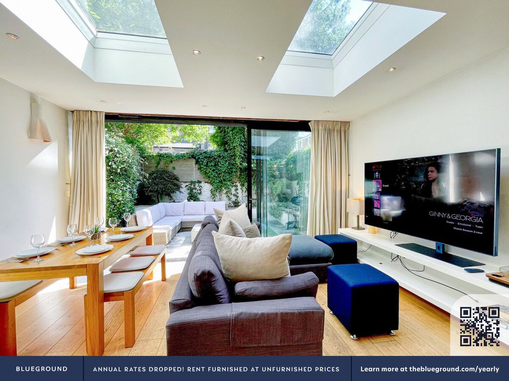 Property photo 3 of 25 Living Room