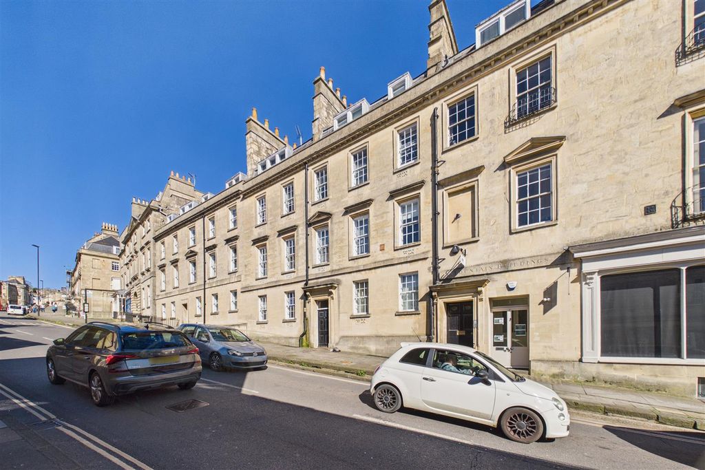Property photo 1 of 21 Flat 1, 4 Fountain Buildings, Walcot, Bath BA1 5Du