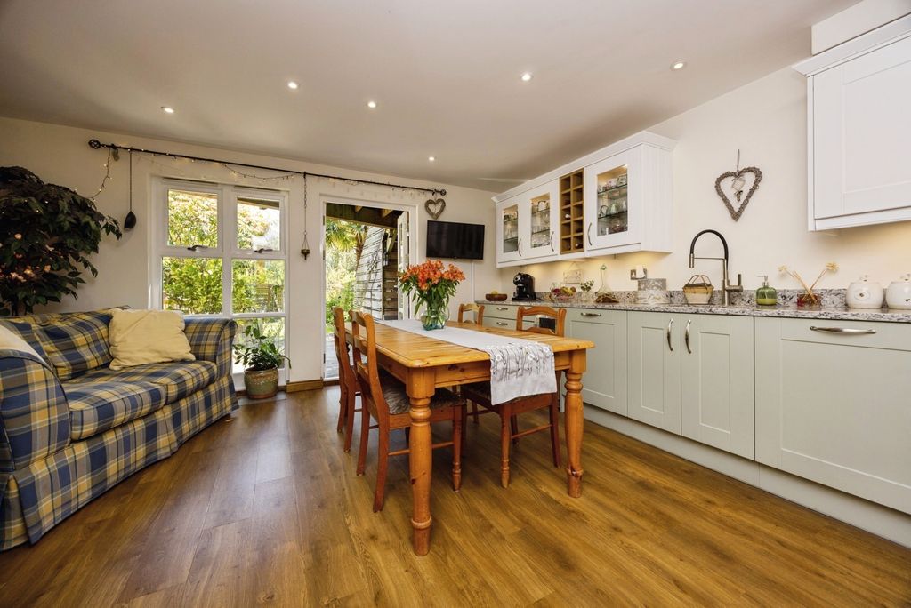 Property photo 3 of 19 Pbox-Img.Jpg