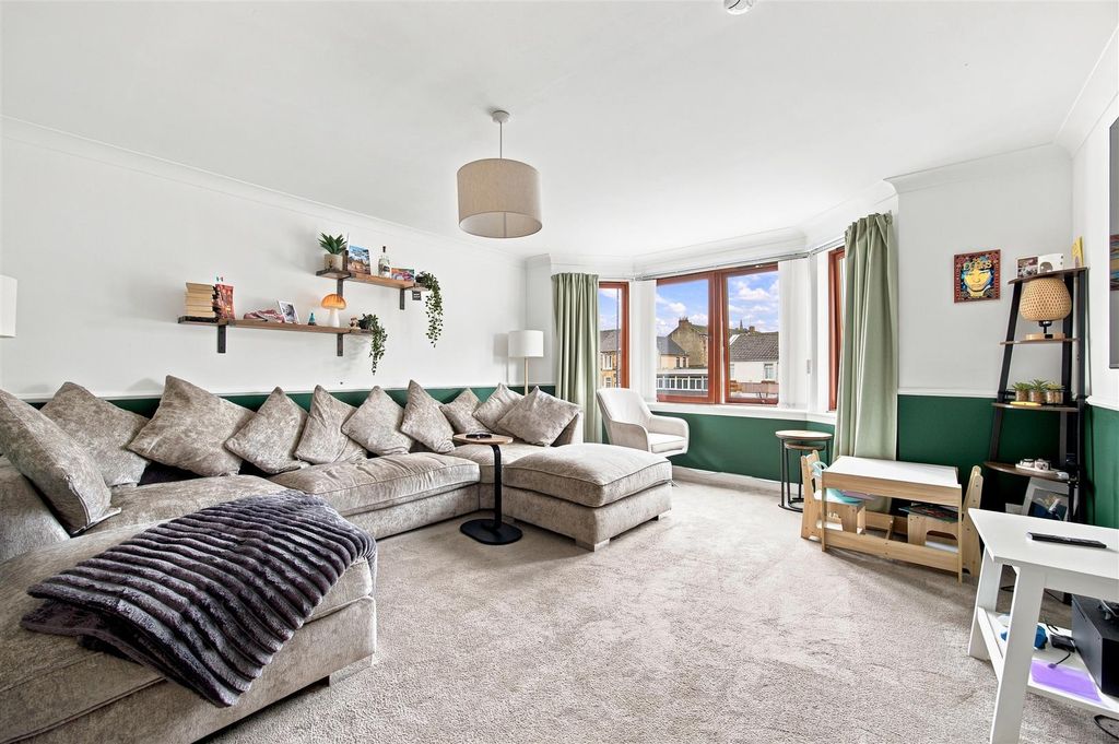 Property photo 3 of 12 05-Flat_A_2_Dalrymple_Court_Kirkintilloch_005.Jpg