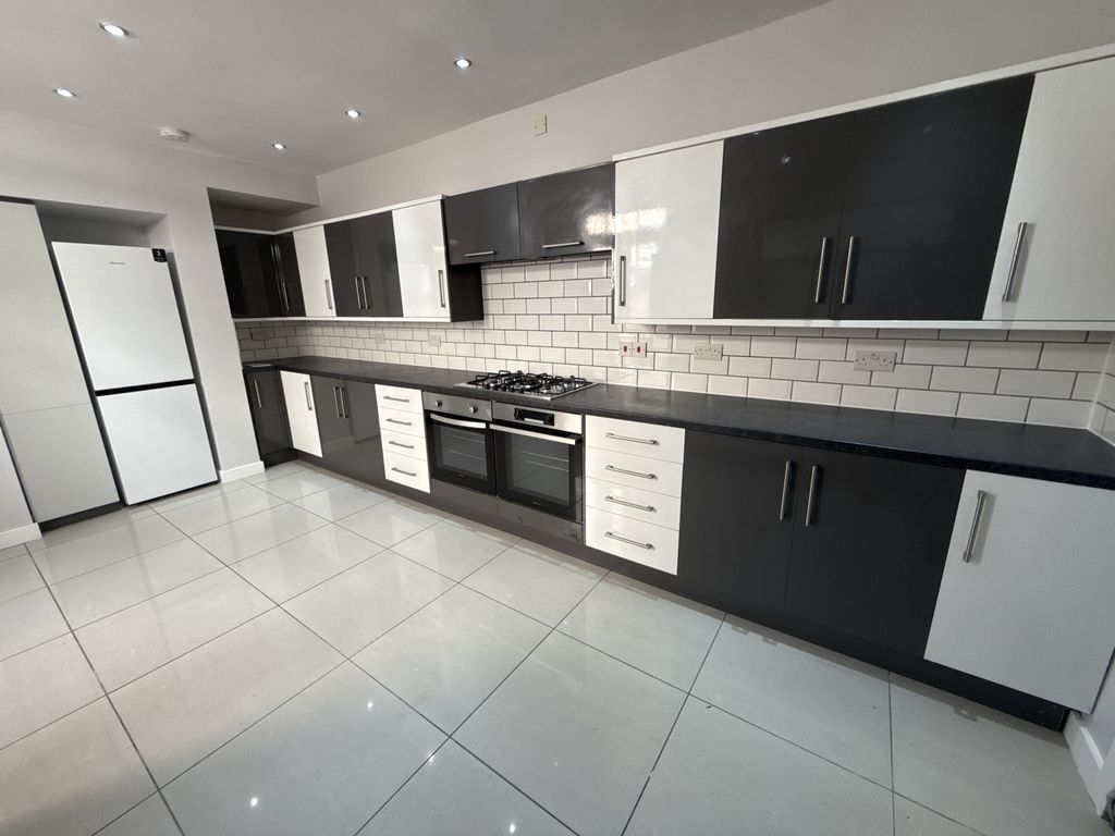 Property photo 2 of 15 Kitchen